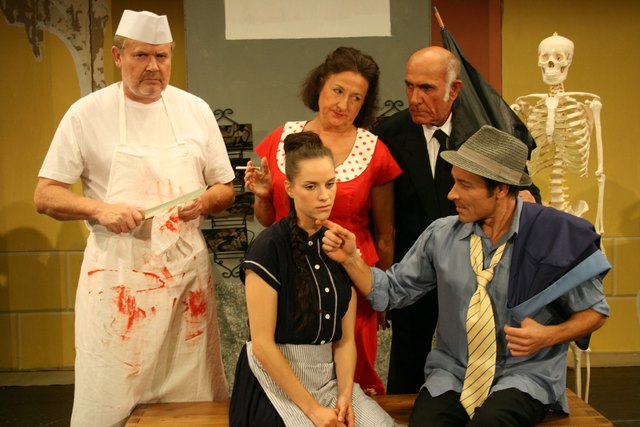 Prinzipalin Heideline Twaroch (3. v. li.) hat mit ihrem Ensemble wieder eine tolle Aufführung auf die Beine gestellt. | Foto: Neues Theater Döbling