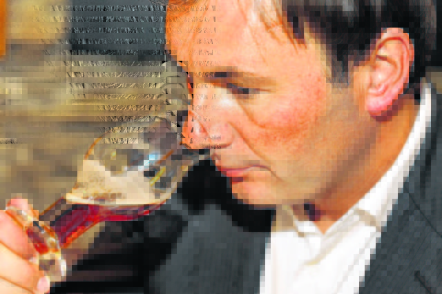 Bier ist nicht gleich Bier: Hier testet Villacher Bier-Direktor Josef Pacher | Foto: Just