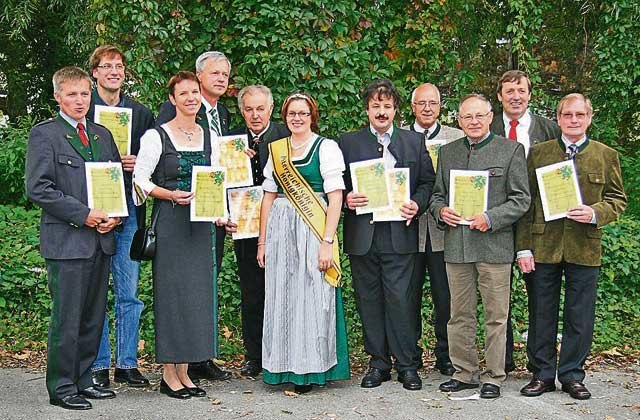 Die Feldbacher Imker sind die besten der Steiermark. Josef Weber, Josef Groß und Klaus Temmel sind Landessieger. Obmann Alois Rauch gratulierte. | Foto: KK, Bienenzuchtverein Feldbach