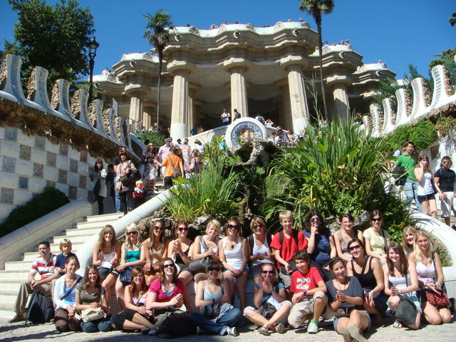 Die Spanischgruppe vor dem Parc Güell | Foto: HAK und HAS Ybbs zVg