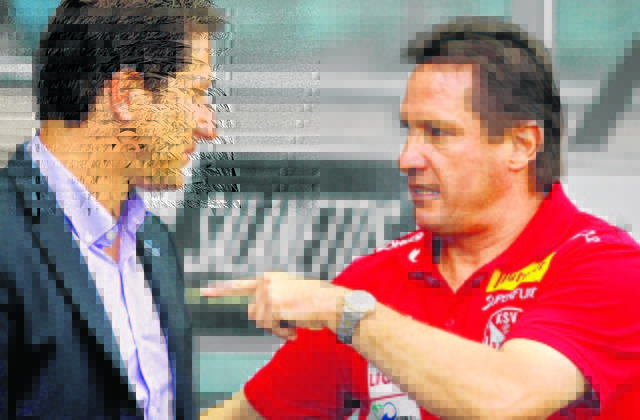 „Du oder ich?“ Werner Gregoritschs und Franco Fodas (l,) Mannen bereiten sich auf das Steirerderby vor.	Foto: GEPA