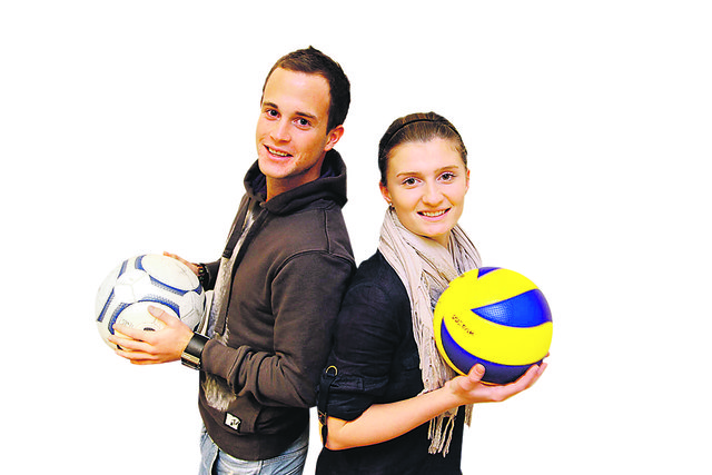 Fußball und Volleyball in einem: Christian Klem und seine Freundin Ivona Jerkovic Foto: Wolf