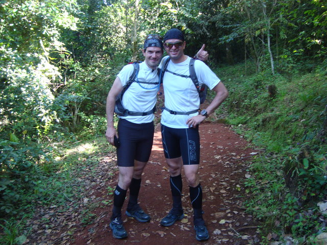 Andreas und Gerhard Eckhart kurz vor dem Start des Kilimanjaro Skyrun. | Foto: Paivat
