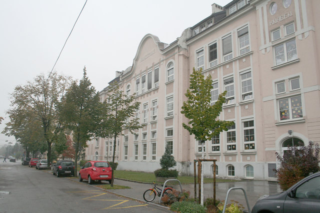 Ort des Geschehens: In St. Pöltens Grillparzer-Schule zeigen sich deutlich Unterschiede zwischen den beiden Volksschule-Klassen.
