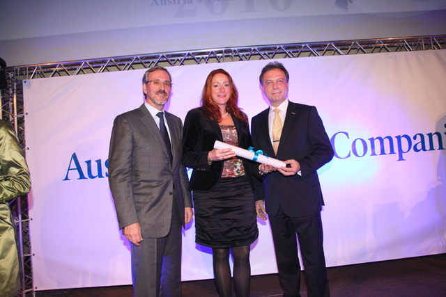 Preisverleihung im Schloss Laxenburg (v.l.): PwC-Partner Johannes Mörtl, Michaela Stix und WK-Vizepräsident Günter Ernst. | Foto: privat