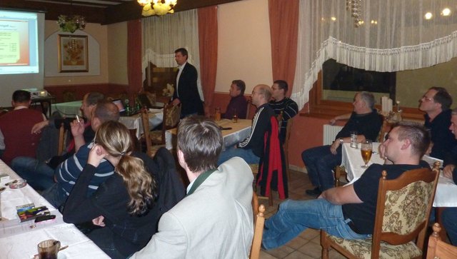 Großes Interesse an den Vorträgen herrschte beim 2. Vereinsstammtisch in Markt Piesting