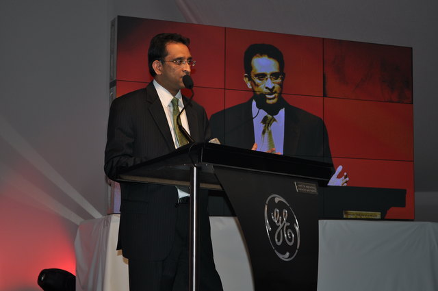 CEO of GE Energy's Prady Iyyanky bei der Begrüßung der vielen Gäste