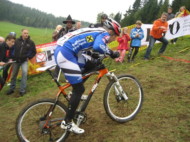 Spektakulär waren die Auftritte vieler „Hillclimber“, die mit dem Mountainbike den steilen Hang im Gelände des Schneelandes Wenigzell zu bewältigen hatten