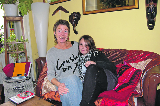 Künstlerin Jeanette Möseler mit ihrer Tochter Lea.