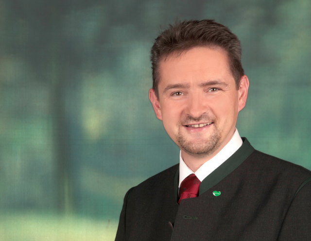 Martin Weber ist Nachfolger von Günther Prutsch im Landtag. Der SP-Abgeordnete sieht sich als Lobbyist und Nik P. der Region, der auch Hard-Rock kann. Foto: KK