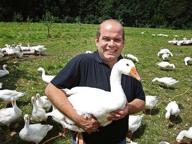Hans mit Gans: In die Küche von Hans Peter Fink kommen nur Qualitätsprodukte. | Foto: Foto: krainer