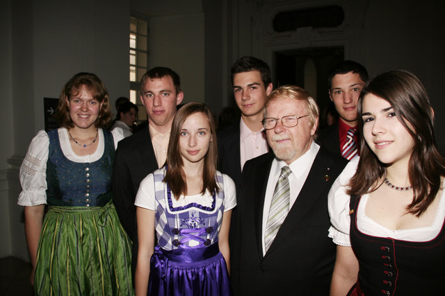 Wissen, das Früchte trägt: Der Direktor der Höheren Lehranstalt für Wein- und Obstbau Karl Vogl ist stolz auf seine Schüler, die zu Spezialisten in einem zukunftsträchtigen Wirtschaftszweig ausgebildet werden. | Foto: Cornelia Grobner