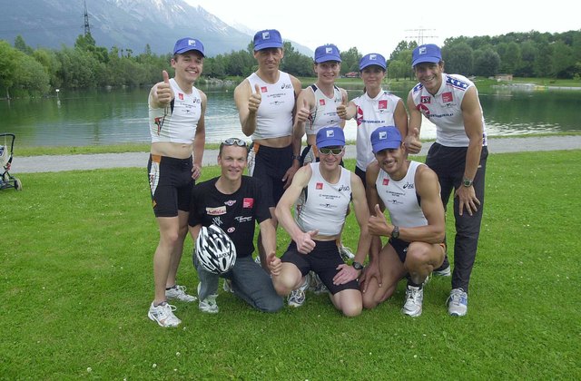 Unser Team in Klagenfurt 2004: Vo. v.l.n.r.: Co-Teamchef Daniel Hechenblaikner, Dr. Georg Schweighofer/Birgitz, Charly Poberschnigg/Reutte; Hi. v.l.n.r.: Stefan Widauer (†) Münster, Robert Hochmuth/ Hippach, Ute Streiter/Ibk., Birgit Rief/Schwaz, Teamchef Andi Klinger | Foto: Hassl