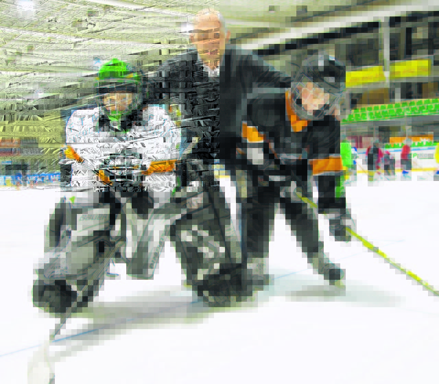 Er hat die „Bambinis“ der 99ers fest im Griff: Jugendleiter Andreas Soritz	 Foto: WiM