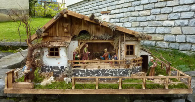 Alpenländische Weihnachtskrippe Modell Altötting zu besichtigen in Alfredos Krippenausstellung in Alterilz