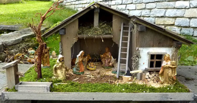 Alpenländische Weihnachtskrippe Modell Linda zu besichtigen in Alfredos Krippenausstellung in Alterilz