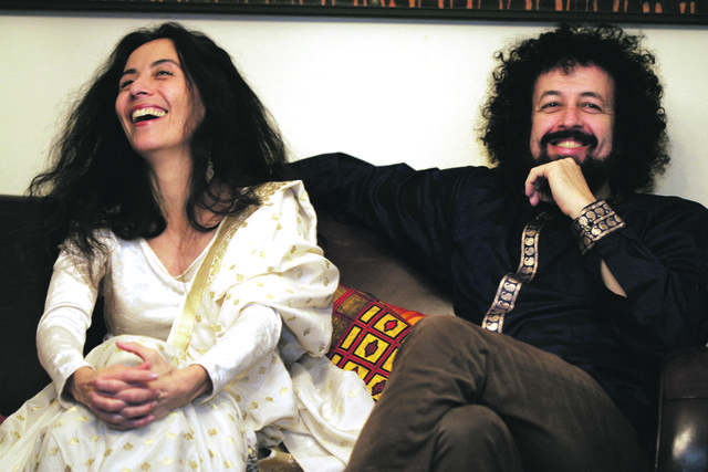 Timna Brauer und Elias Meiri leben, lieben und musizieren in ihrem Haus in Dornbach, einem ehemaligen Heurigen.
