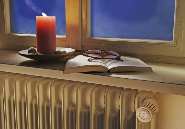 Damit es auch bei großer Kälte Zuhause warm und heimelig ist, sollte die Heizung rechtzeitig winterfit gemacht werden. | Foto: MEV