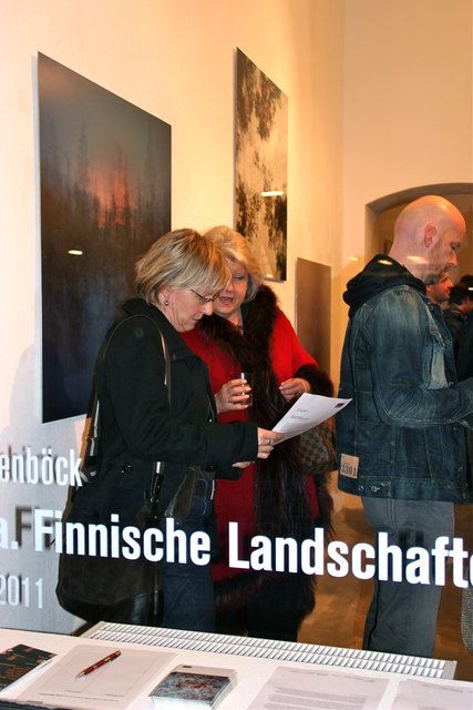 Die finnische Botschafterin Marjatta Rasi (li.) fühlte sich nach Hause versetzt. | Foto: Swennen
