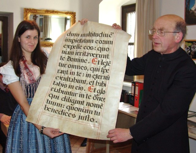 Ein Riesenbuchblatt kam ebenfalls zur Versteigerung