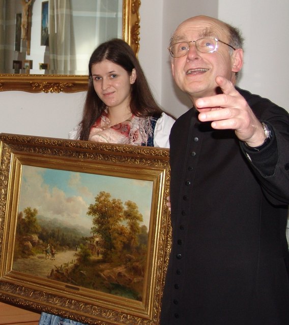 Pfarrer Kittl und Tanja während der Rekordversteigerung