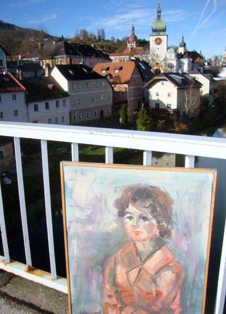 Hinten modern und vorne dieses Mädchen - das einzige sogenannte "Doppelbild" bei der Versteigerung.