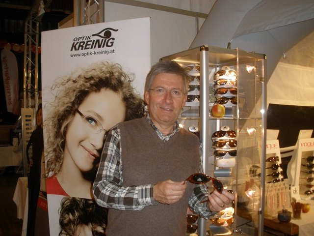 Karl Kreinig präsentierte Brillen und Optik.