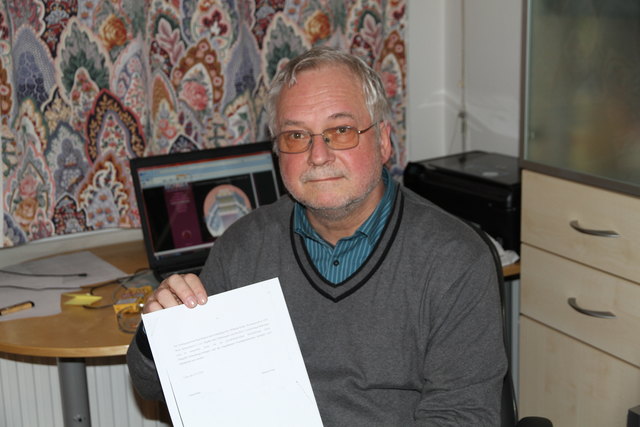 Herbert Koller mit dem geänderten Testament seiner Tante.