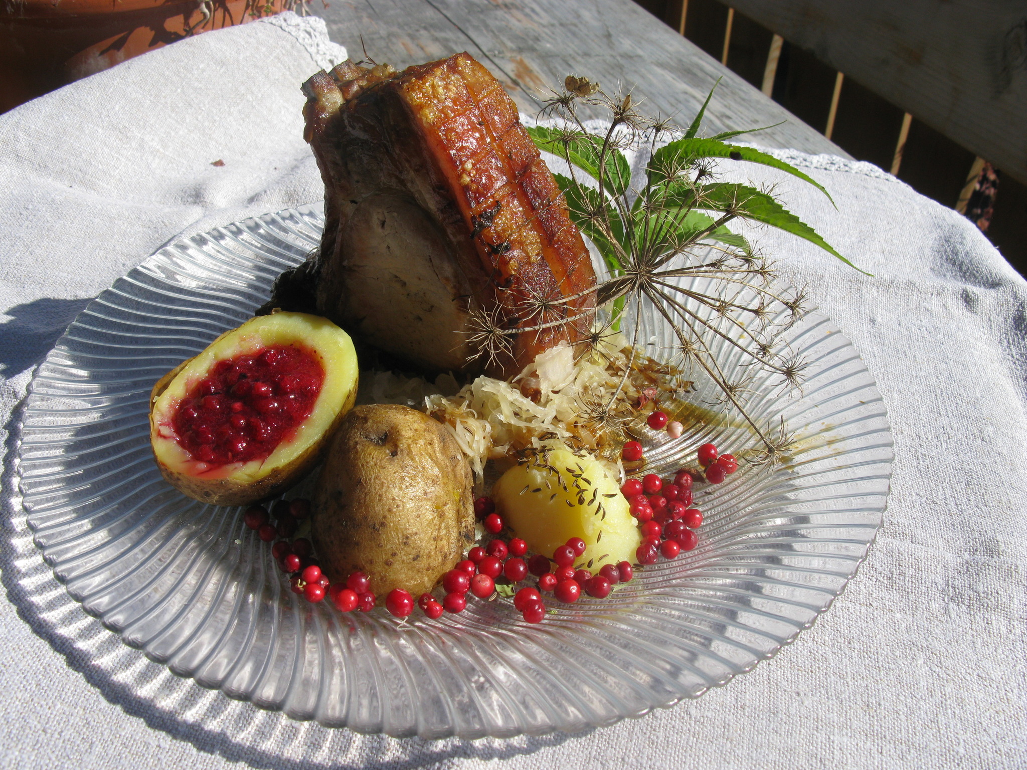 Gesund Kochen mit Wildkräutern Kotelette vom „Lisls“ Alpschwein. Reutte