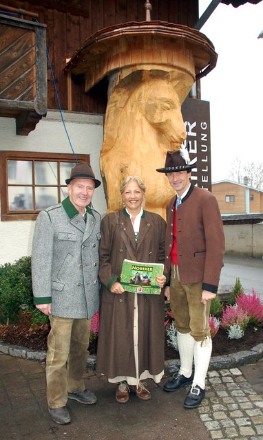 Große Freude am Eröffnungstag: Initiator Ernst Scherer, Landesrätin Tina Widmann und Bgm. Günter Brennsteiner.