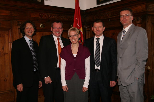 Ziehen an einem Strang: MIchael Gsaller (Stadtmarketing), Bgm. Hannes Tratter, Anna Kapferer-Wild (Wirtschaftskoordination), Stadtamtsleiter Bernhard Knapp und Christian Holzk necht (Hall AG)