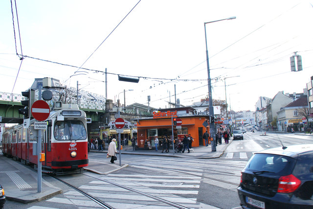 Auf dem Gersthofer Markt werden seit Ende des 19. Jahrhunderts allerhand Waren feilgeboten. | Foto: Mähr