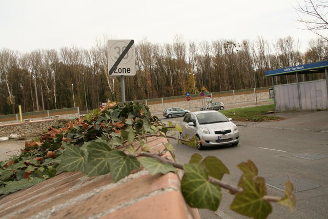 Einmal geschoben, jetzt im Budget für 2011: der Kreisverkehr Wiener Straße/Pater-Abel-Straße. Für den Kreisel muss die Tankstelle ein Stück zurückweichen und auch das Stift tritt einen Grundstreifen ab.