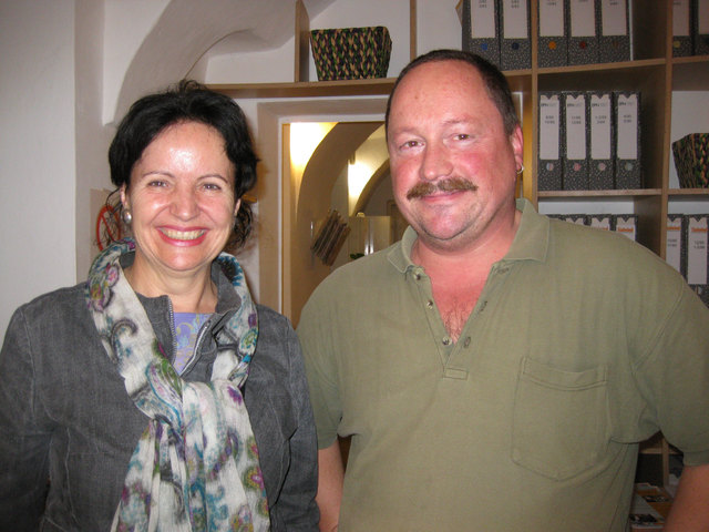 „Echt Grün“-Klubobfrau Erika Furgler plauderte nach der Diskussion noch  mit Karl Dworak (rechts), der schon in verschiedenen Agenda-Gruppen aktiv war.