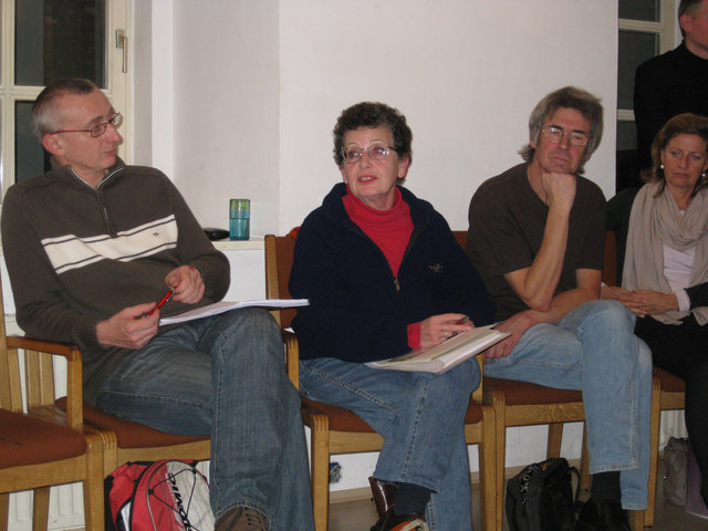 SPÖ-Bezirksrat Klaus Koberwein (links) diskutierte mit der Mariahilfer SPÖ-Bezirksrätin Elisabeth Zoumboulakis-Rottenberg (Mitte) und dem grünen Bezirksrat Hans Briebauer aus Neubau (rechts).