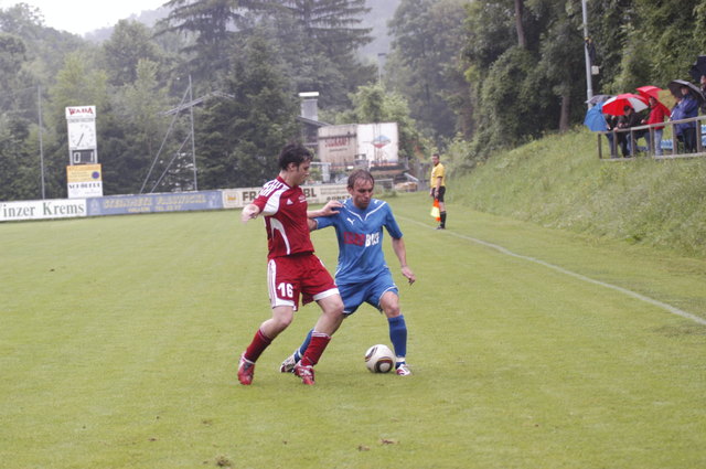 Thomas Etzelsdorfer (r./gegen Andreas Gsenger) konnte die 0:1-Niederlage auch nicht verhindern.