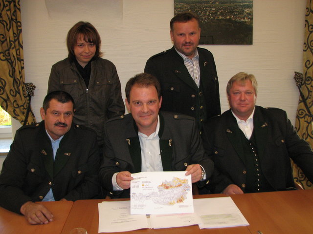 Planen Ferkelzucht in Gralla (v.l.): Josef Höller (Landscha), Maria Huss (Gabersdorf), Tierarzt Peter Irgang, Karl Krasser (Landscha), Peter Holler (Leibnitz). Fischer