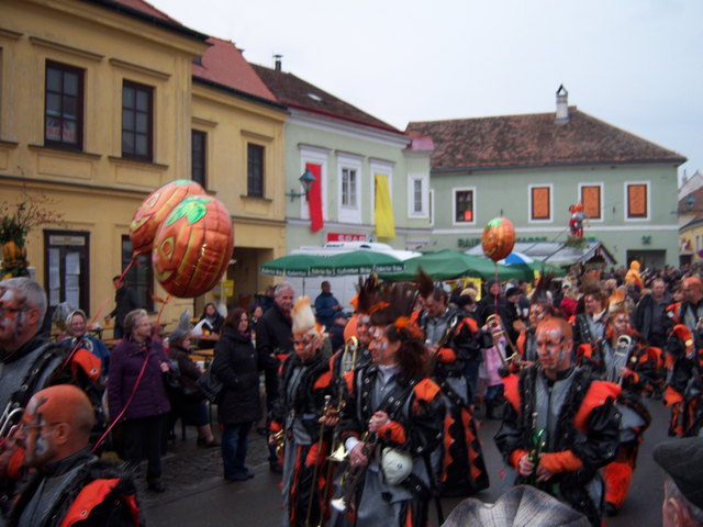 Die Guggenmusi aus der Schweiz beim Kürbisfest in Pulkau 2010