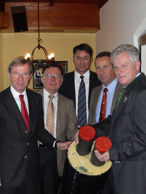 LHStv. Wilfried Haslauer, Salzburg AG-Vorstandssprecher Arno Gasteiger, Aqua Salza-Geschäftsführer Erik Kerwer, Leube-Geschäftsführer Rudolf Zrost und Gollings Bgm. Anton Kaufmann ziehen an einem Strang.