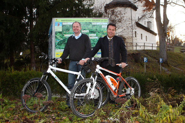 Beim Lokalaugenschein in Goldegg: Landesrat Sepp Eisl und Bürgermeister Hans Mayr.
