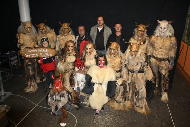 Die Thermenland-Perchten mit den Organisatoren Herbert Moik, Raimund Gsellmann und Martin Prutsch (v.l.).
