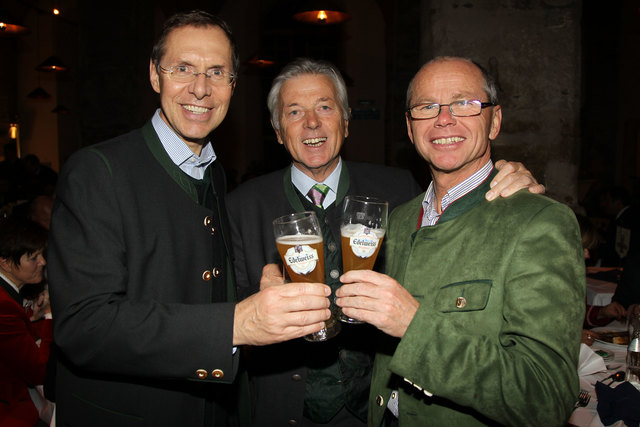 Prost! Brau-Union Direktor Andreas Hunger, Ex-Kaltenhausen Chef Andreas Seidl und Bürgermeister LAbg. Christian Stöckl.