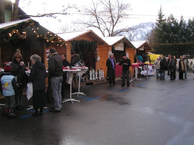 Der Weihnachtsmarkt 2009 am Isserplatz.