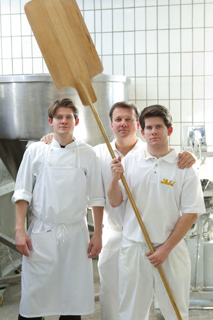 Gerhard Ströck (Mitte) baut seine Produktion weiter aus. | Foto: Ströck