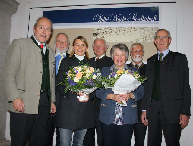 Der Vorstand der Stille-Nacht-Gesellschaft mit Präsident Michael Neureiter und dem Lungauer Othmar Purkrabek (2. v. re.). | Foto: privat