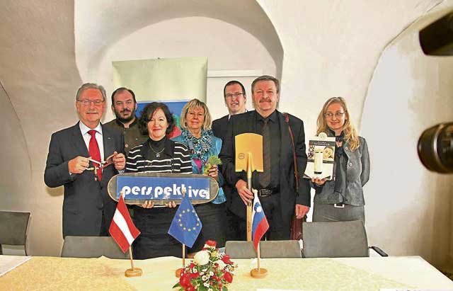 Unterzeichnung des Partnerschaftsvertrages durch die Regionsvertreter. Fotos: WOCHE