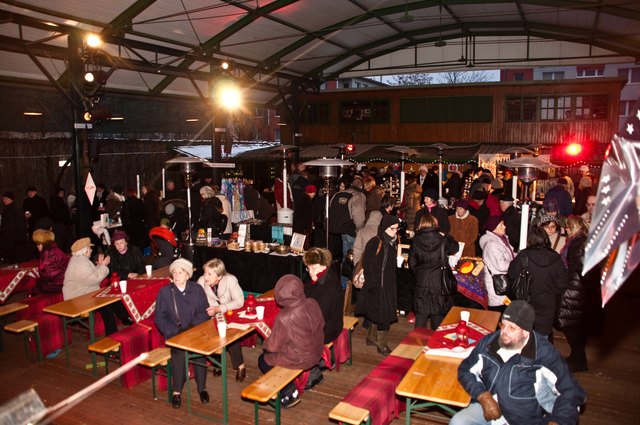 Der Markt und das Unterhaltungsprogramm lockten zahlreiche Gäste an. | Foto: Olivia Wimmer