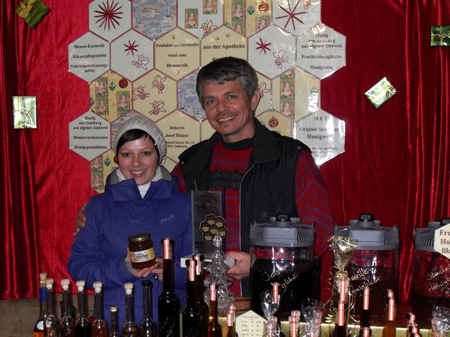 Preisgekrönt: Bei Magdalena Hofer und Arno Holzer gibt es den besten Blütenhonig Österreichs 2010.