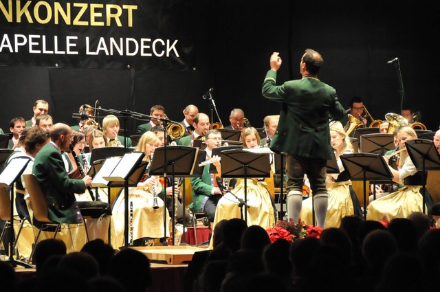 Kapellmeister Helmut Schmid führte seine Musikanten zu absoluten Höchstleistungen.