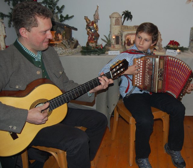 Bei der adventlichen Feierstunde zeigt die Volksmusikklasse von Josef Moisl im Rigauskirchlein ihr Können.